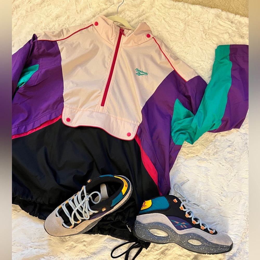 Priced to sell!!! Reebok windbreaker jacket! Really nice! Only worn once 10/10